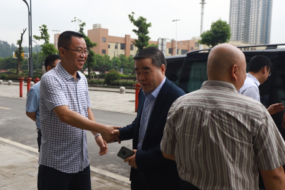 郑大五附院院长郑鹏远一行到我院参观